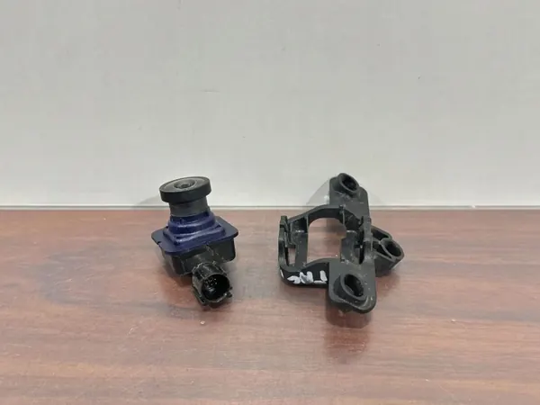OEM 68227397AG peräkamera Chrysler Pacifica 2019:lle image 4