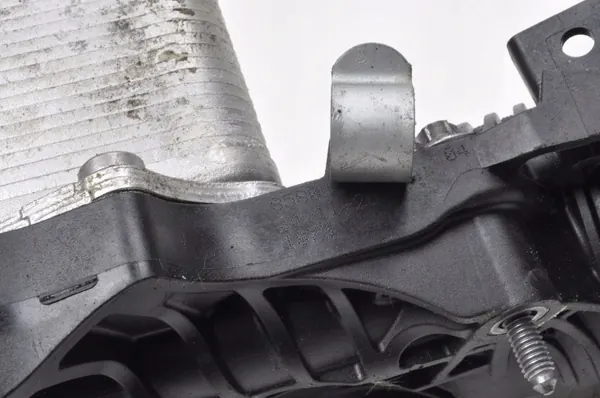 MINI Ölfiltergehäuse Basis OEM 8580412 - Gebraucht image 3
