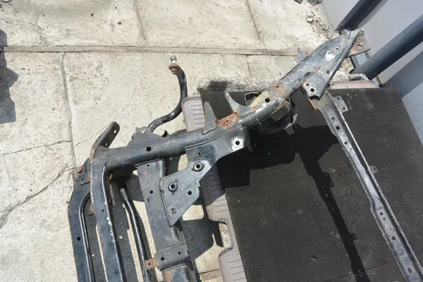 Framfjäderbalk BMW X5 E70 E71 LIFT image 10