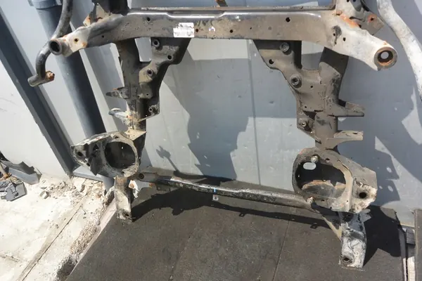 Framfjäderbalk BMW X5 E70 E71 LIFT image 3