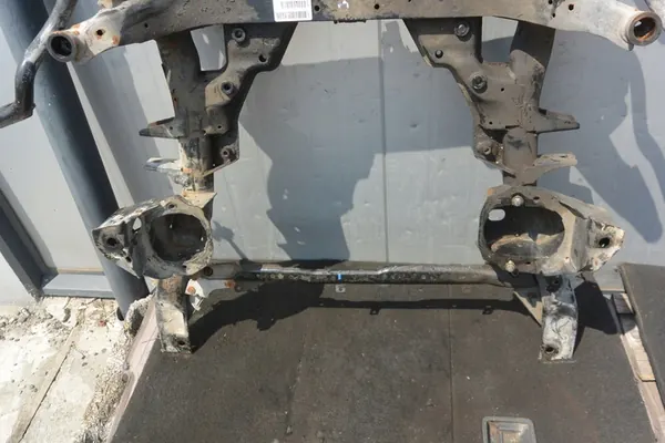 Framfjäderbalk BMW X5 E70 E71 LIFT image 6