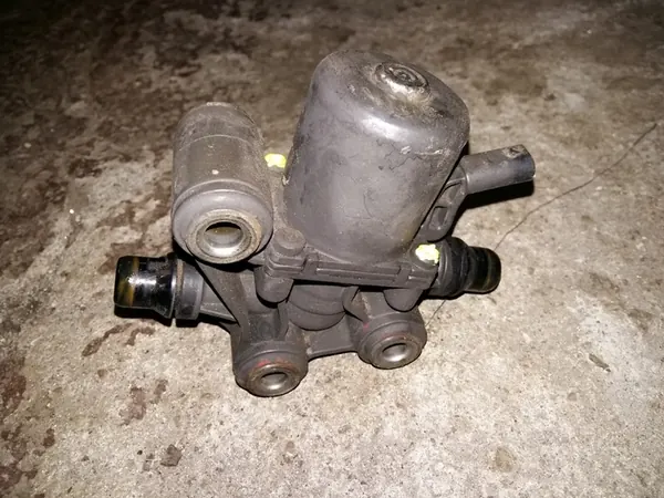 Vanne de chauffage AdBlue pour véhicules Mercedes-Benz image 1