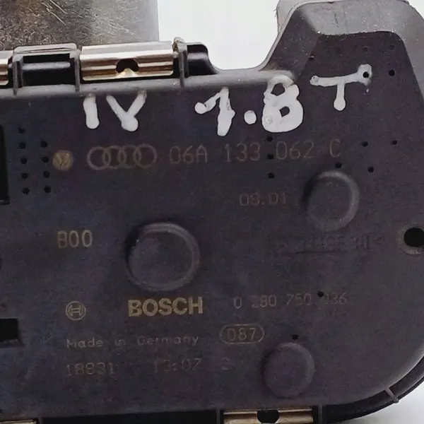 Corpo de borboleta VW Golf IV 1.8 Turbo 06A133062C image 4