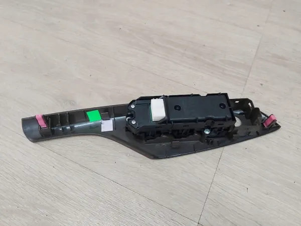 Raam schakelaar voorzijde links TOYOTA Sienna XL30 11-20 OEM 84040-08010 image 4