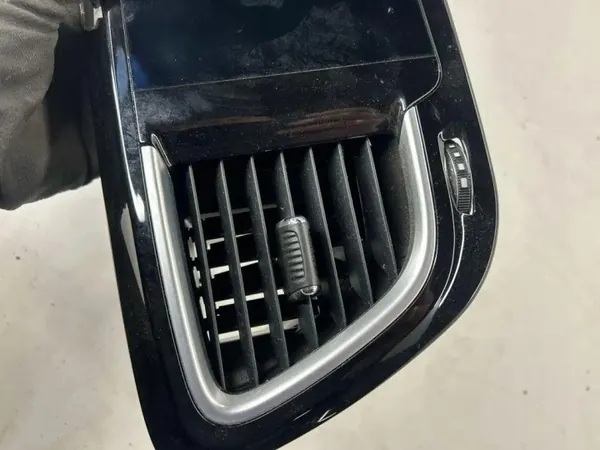 Écran de navigation Chrysler Pacifica OEM P68223456AD image 3