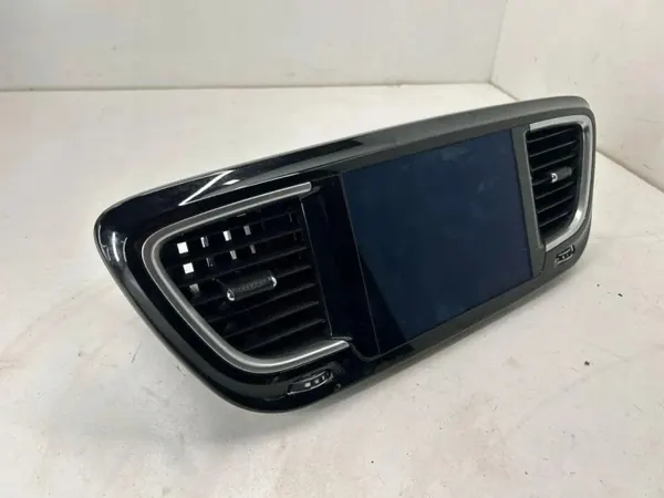 Écran de navigation Chrysler Pacifica OEM P68223456AD image 9