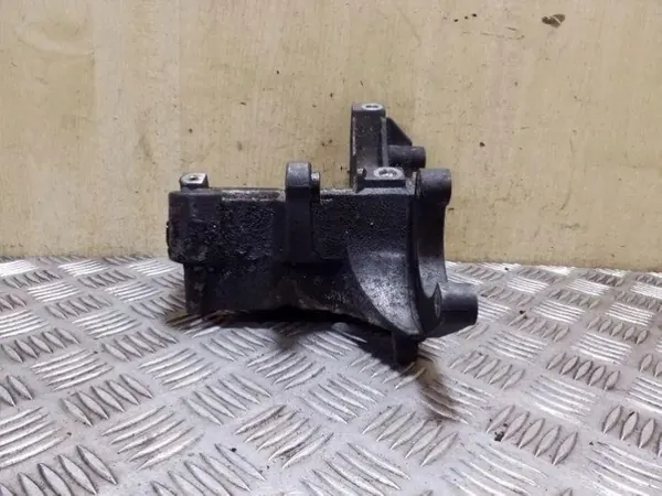 Ohjauspumpun kiinnitys OEM 059145169AD image 4