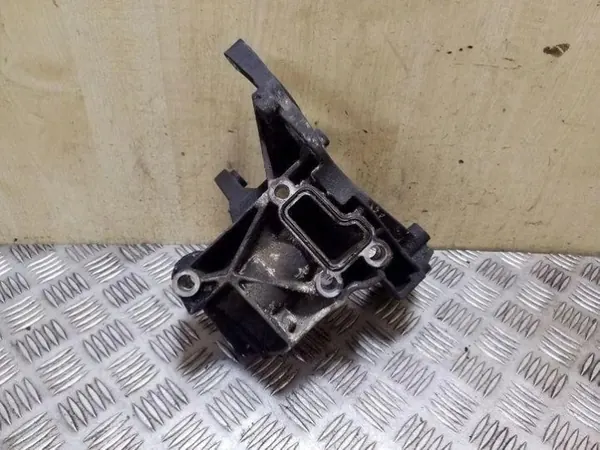 Ohjauspumpun kiinnitys OEM 059145169AD image 6