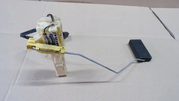 Capteur de niveau de carburant AUDI A4 B5 1.8 T 8D0919673C image 4