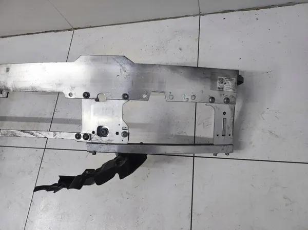 Barra di rinforzo paraurti anteriore Mercedes C-Class W206 OEM image 2