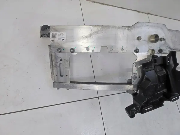 Barra di rinforzo paraurti anteriore Mercedes C-Class W206 OEM image 4