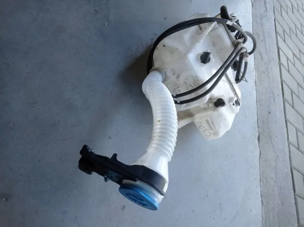 Réservoir de lave-glace Mazda CX-5 OEM KOO36 (2012-2017) image 3