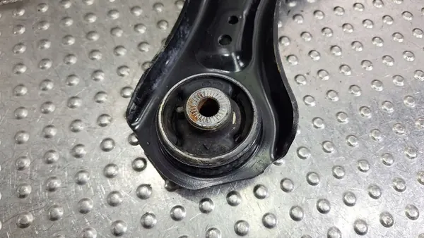 SKODA KAMIQ 2023 R 1.5 TSI Braccio Oscillante Sinistro 2Q0407151E image 5