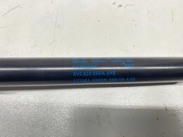 Gasfjäder framhuvud Stötdämpare Skoda Superb 3 III 2015- image 2