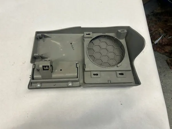 VW T4 Caravelle Multivan Aschenbecherstopfen OEM 7D0857273 image 3