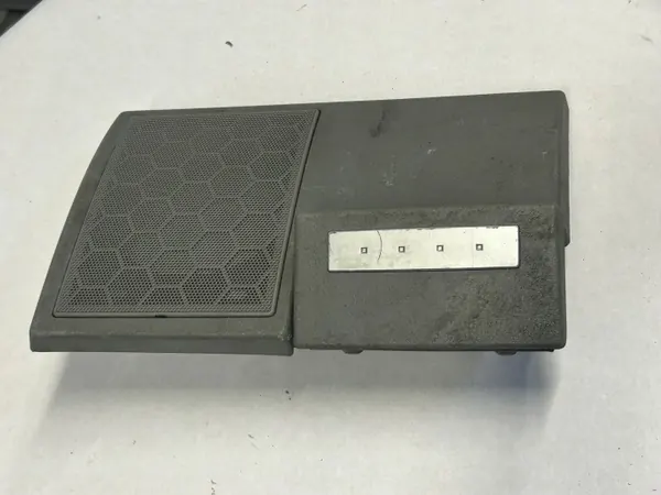 VW T4 Caravelle Multivan Aschenbecherstopfen OEM 7D0857273 image 5