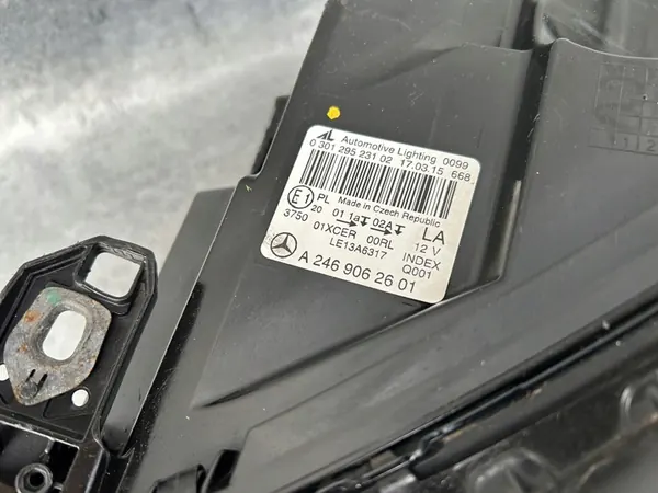 Linker voorlamp Mercedes W246 Full LED A2469063301 image 2