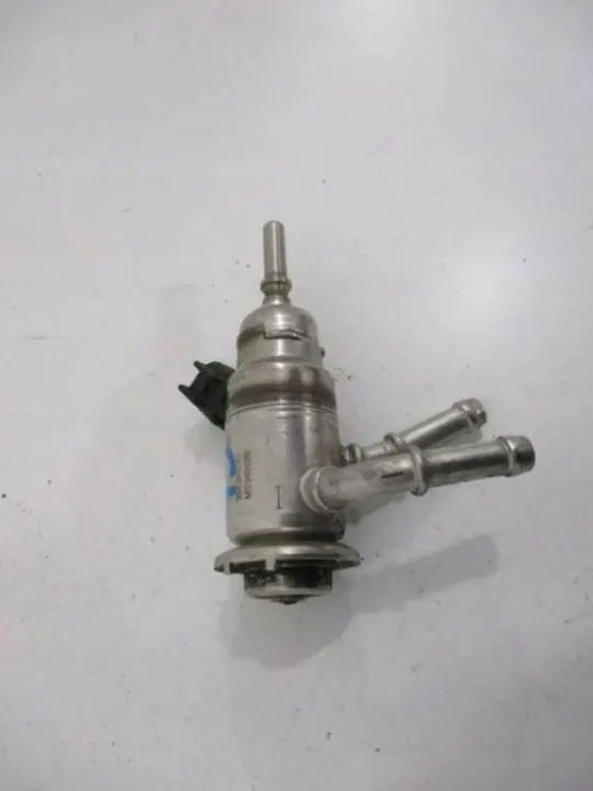 Injecteur AdBlue OEM 9842811780 pour Peugeot 3008 II 1.5 BlueHDi image 2