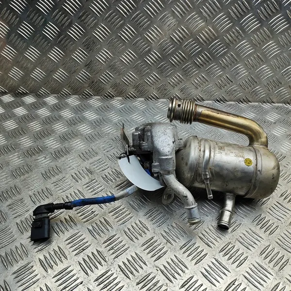 EGR-jäähdytin VW Passat Variant B8 2.0 TDI 03N131512H image 3