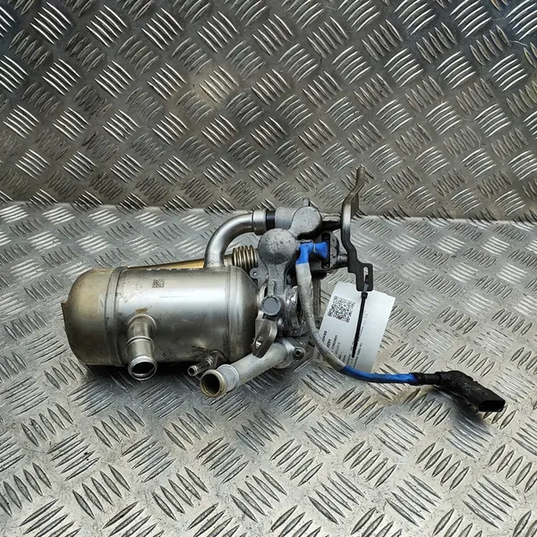 EGR-jäähdytin VW Passat Variant B8 2.0 TDI 03N131512H image 5