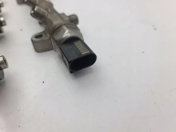 Juego de inyección Audi A4 B9 OEM 04L130755E image 5