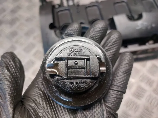 Ventildeckel Volkswagen Golf V 2.0 FSI 06F103469F image 2