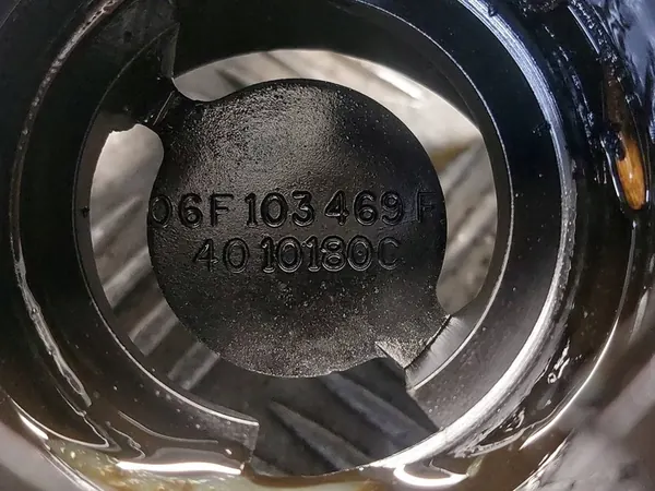 Ventildeckel Volkswagen Golf V 2.0 FSI 06F103469F image 3