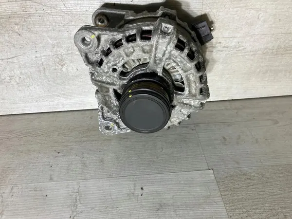 Dacia Sandero III 2022 generaattori 1.0 OEM 231009076R image 2