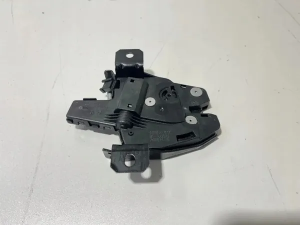 BMW OEM 7461674 takaluukun lukko X5 G05 2020 image 4