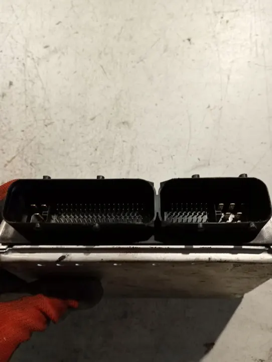 Calculateur Moteur VW PASSAT B5 OEM 8D0906018D image 3