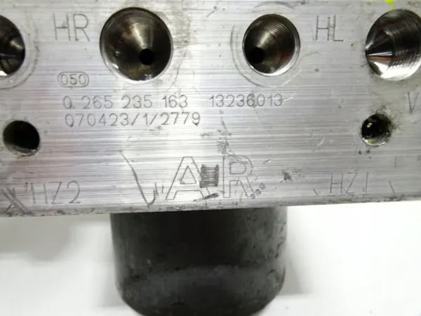 Pompe ABS Opel d'occasion OEM 13236013 Corsa D image 5