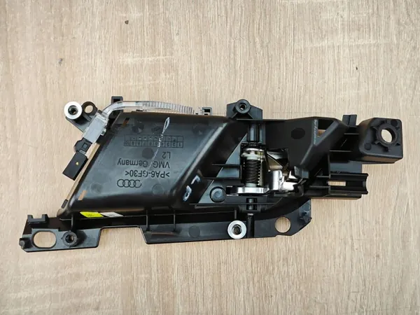 Puxador Interior Iluminado Esquerdo Dianteiro OEM 8W0837019A image 3