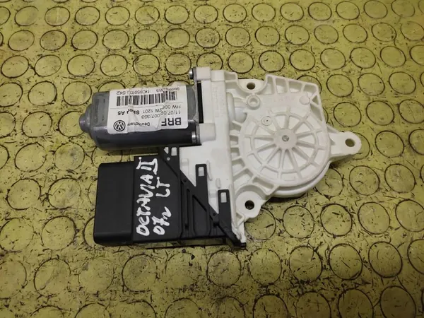 Linker achterraam motor SKODA OCTAVIA II 1K0959795E image 3