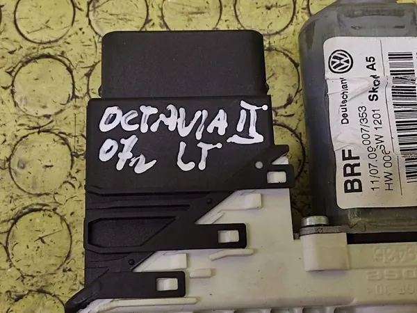 Linker achterraam motor SKODA OCTAVIA II 1K0959795E image 7