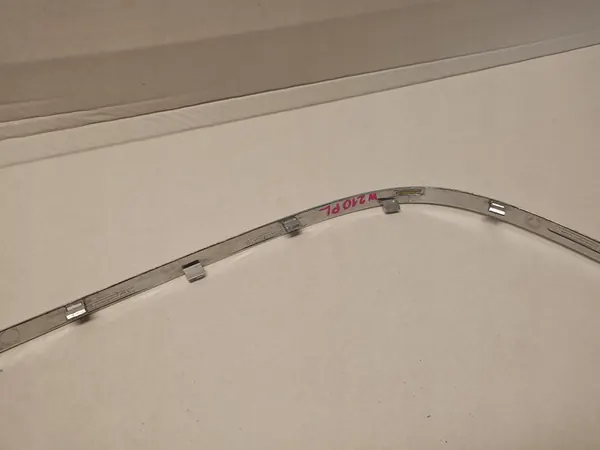 Moldura de parachoques delantera izquierda Mercedes W210 A2108850774 image 8