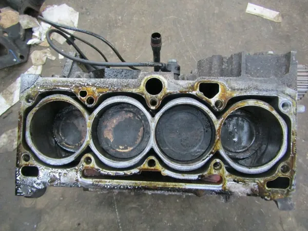 Moottorilohko OEM AK-6-90523 VW Passat B5 FL:lle image 2