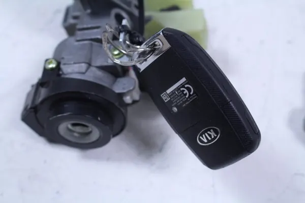 Interrupteur d'allumage Kia Carens IV 1.7CRDI Pièce OEM image 3