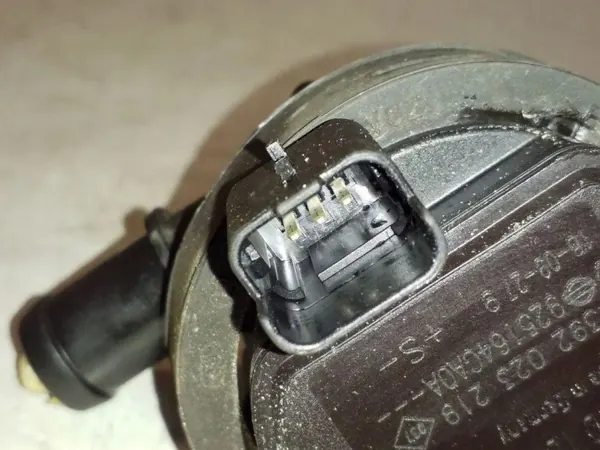 Vesipumppu OEM 92516 4GA0A Nissan Renault 1.6 DCI image 3