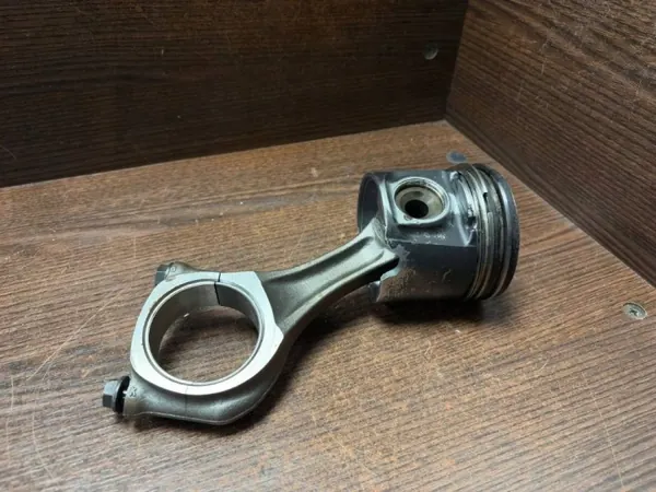 Piston Iveco Daily OEM 2996849 - 2.3L 93kW 2010 image 4