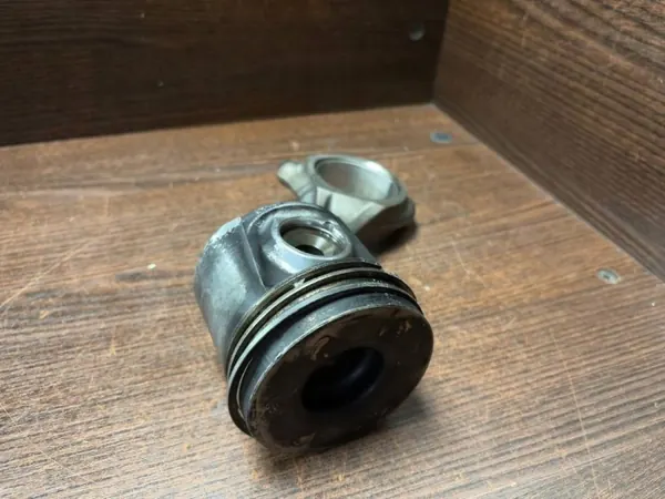 Piston Iveco Daily OEM 2996849 - 2.3L 93kW 2010 image 5