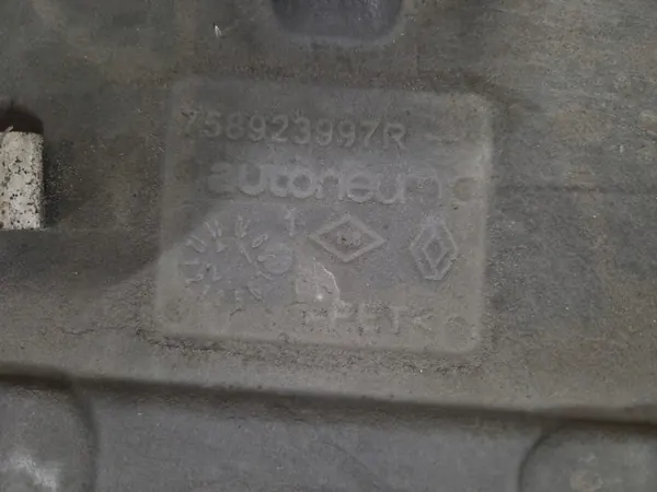OEM 758923997R alustasuojus Renault Australille image 3
