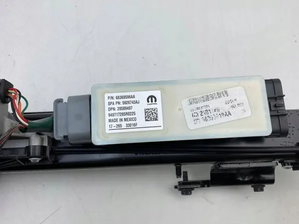 Atuador de fechadura porta lateral/deslizante Chrysler Pacifica 68369596AA image 10