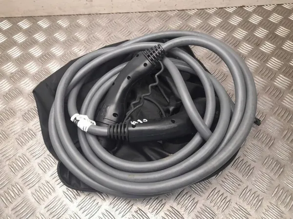 Câble de charge BMW OEM 7827900 pour i4 2024 image 5