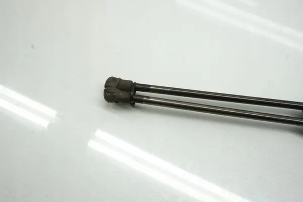 Toyota OE Heckklappendämpfer für Corolla 2006 Kombi image 3
