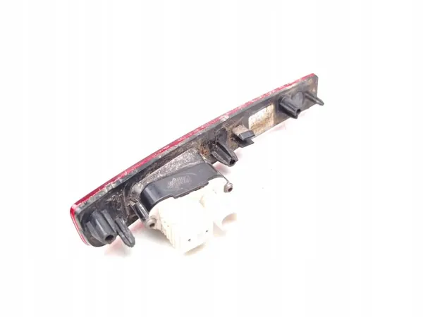 Feu antibrouillard arrière droit Land Rover Defender 2020 OEM L8B2-15K272-A image 3