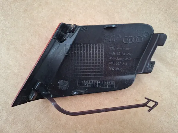 Tapa de gancho de remolque delantero Audi A4 B9 RS4 Lift image 3