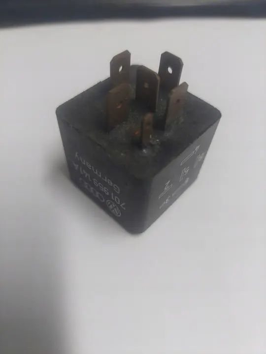 AUDI VW Rela 701959141A image 2