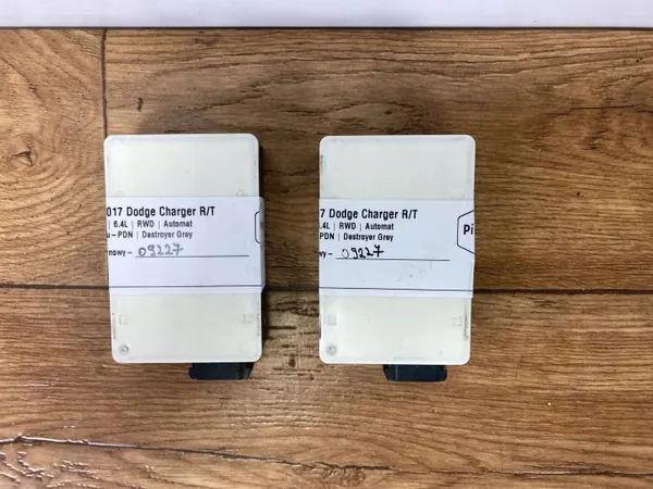 Module OEM 04672783AA surveillance angle mort Dodge Charger image 4