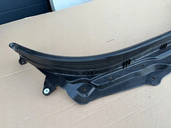 BMW 5 G60 G61 Voorste gordelafdekking OEM 9498300 image 3