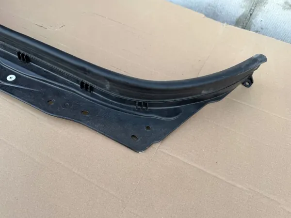 BMW 5 G60 G61 Voorste gordelafdekking OEM 9498300 image 4